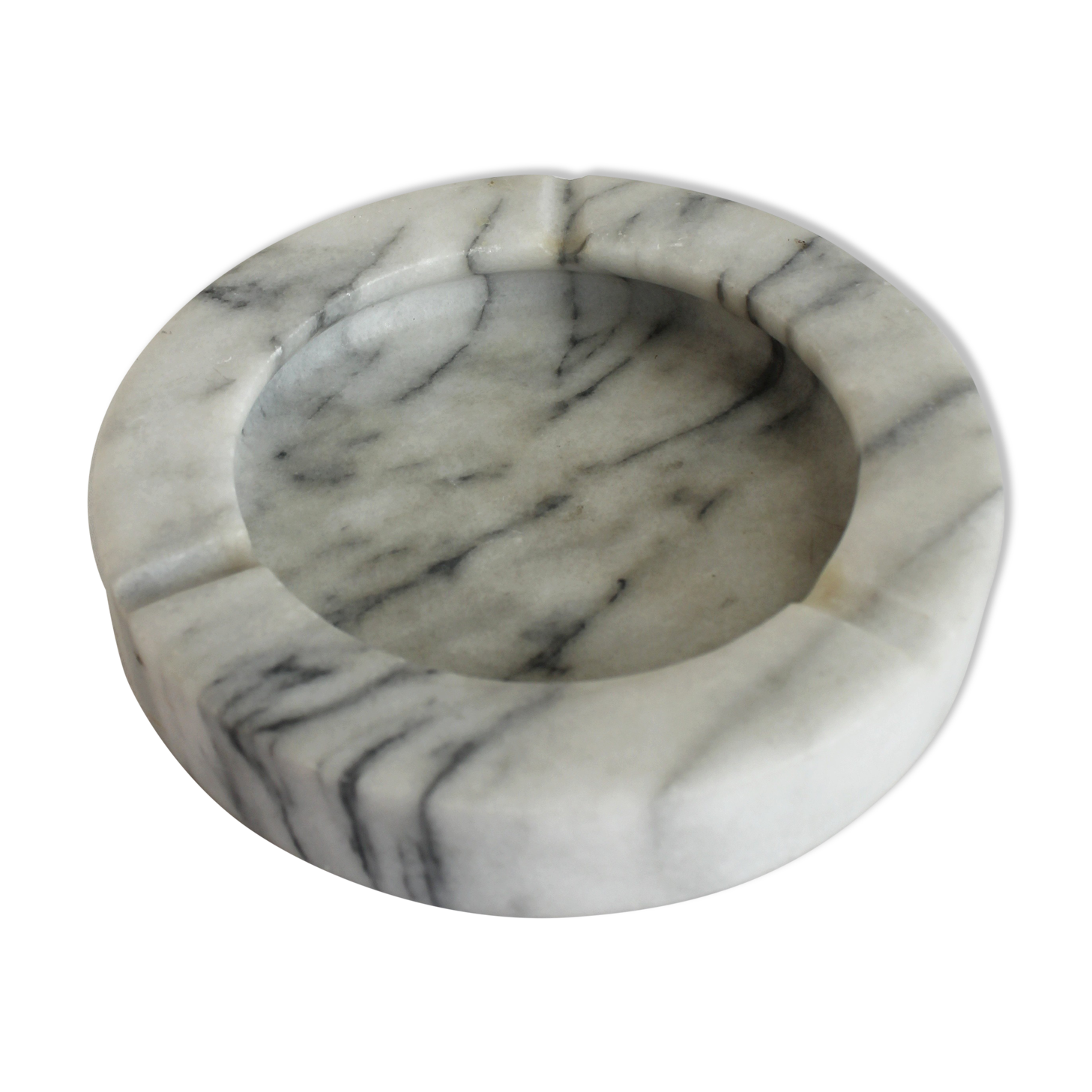 Round ashtray in vintage marble