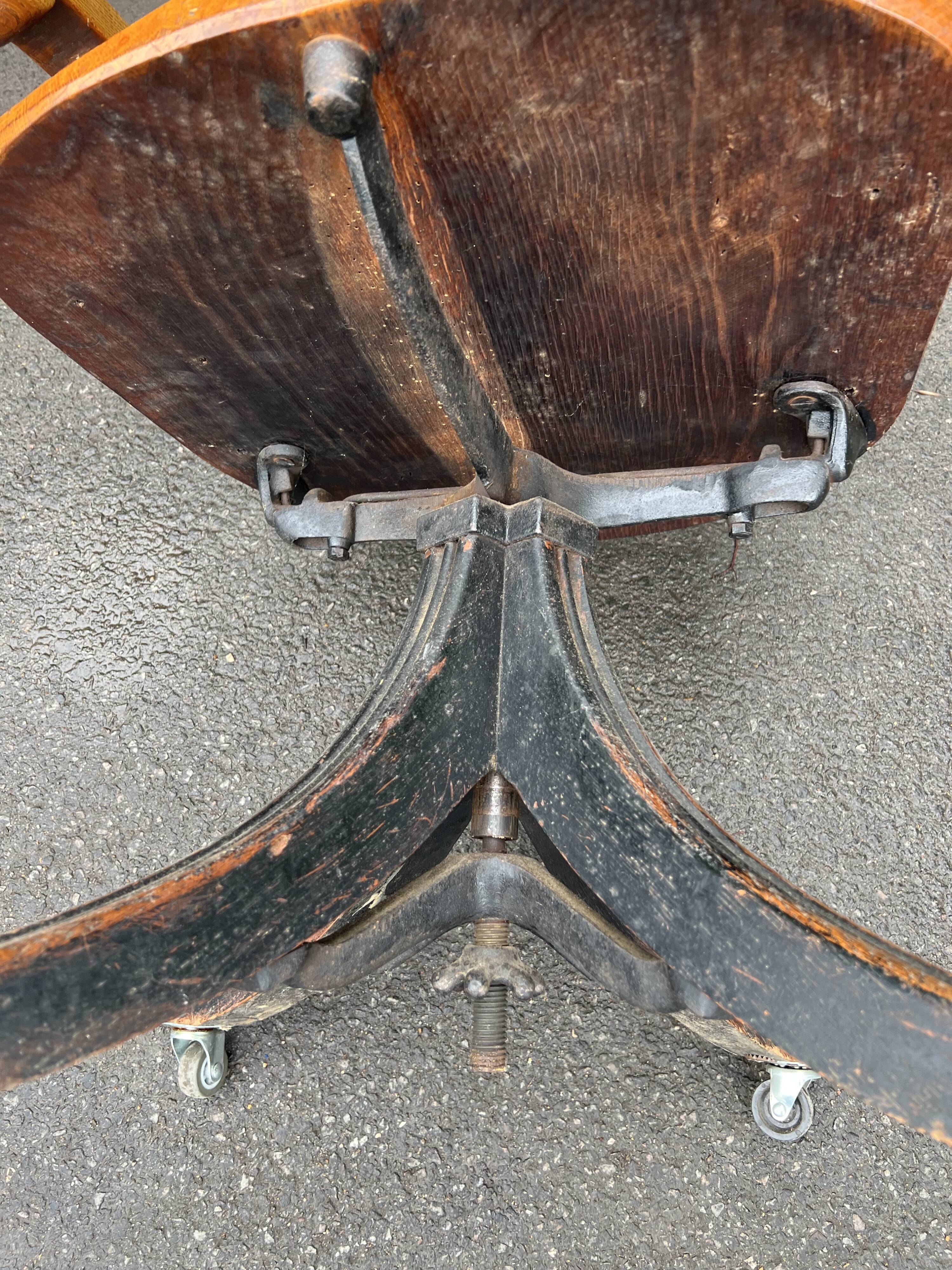 Fauteuil de bureau vintage pivotant – chêne et piètement tripode