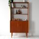Bibliothèque scandinave vintage avec armoire et étagères