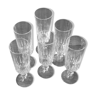 6 transparent glass champagne flutes in good condition