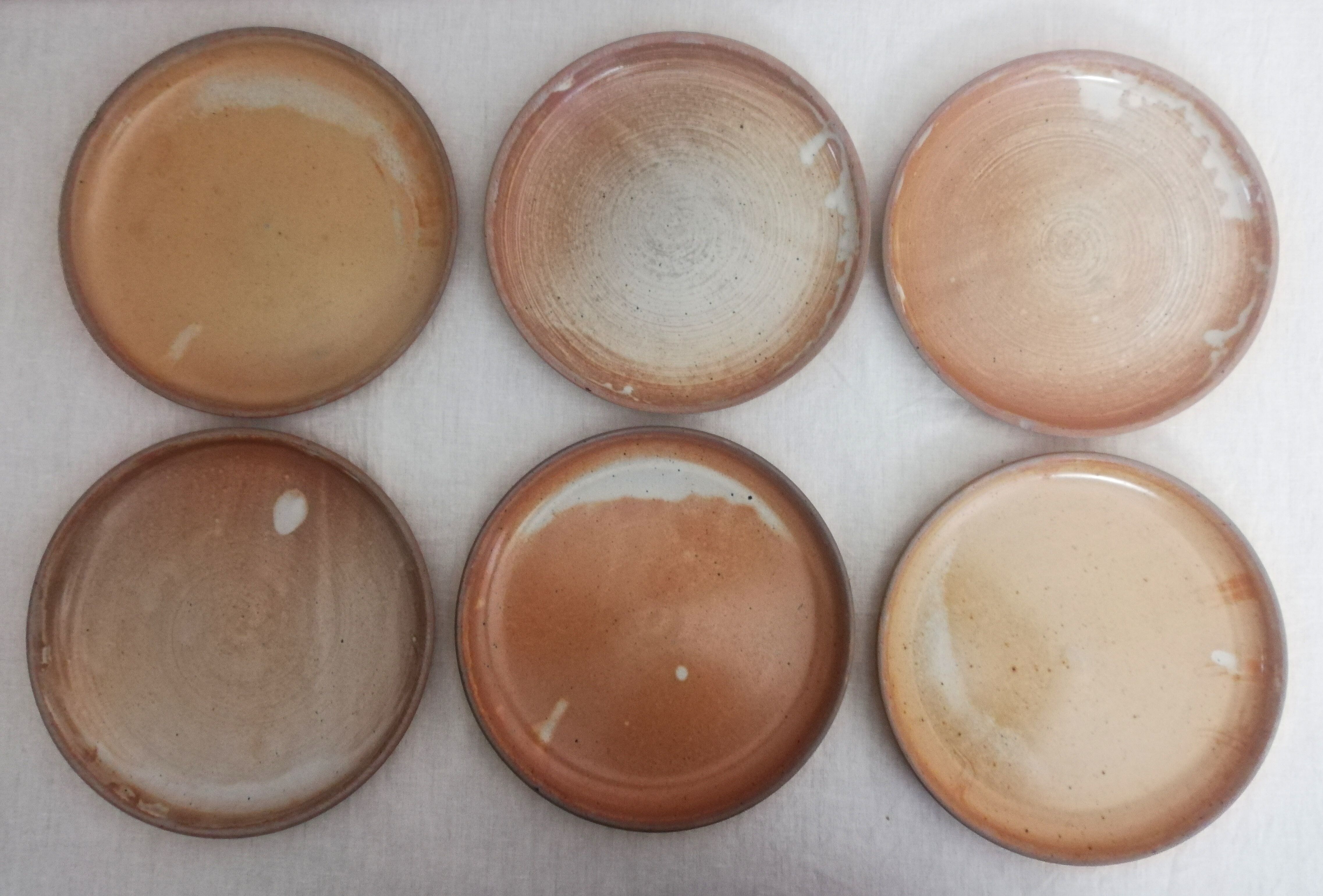 Service 18 flat plates in artisanal stoneware 60s