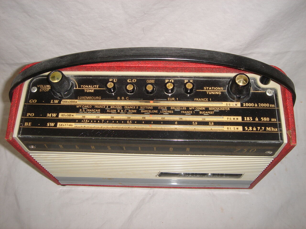 Poste radio pizon bros transistor 750 rouge de 1960
