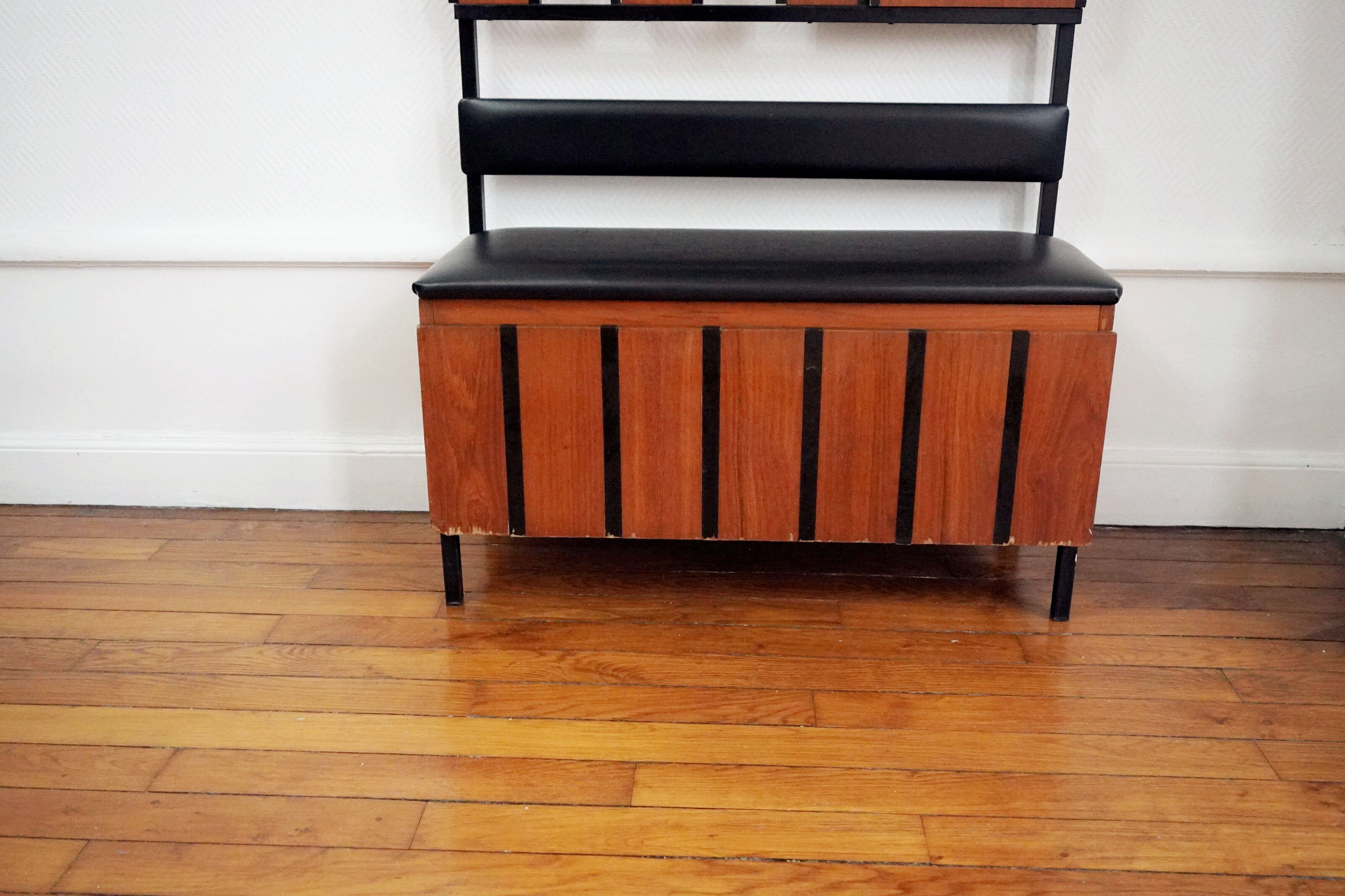 Vintage coat hanger with mirror and chest