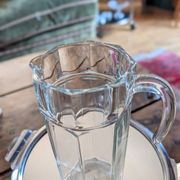 Grand pichet octogonal en verre épais 70's