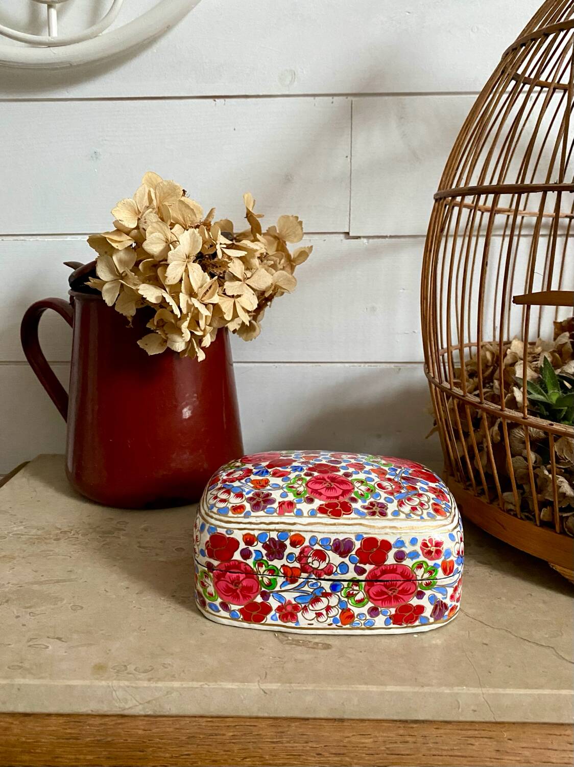 Old lacquered papier-mâché jewelry box