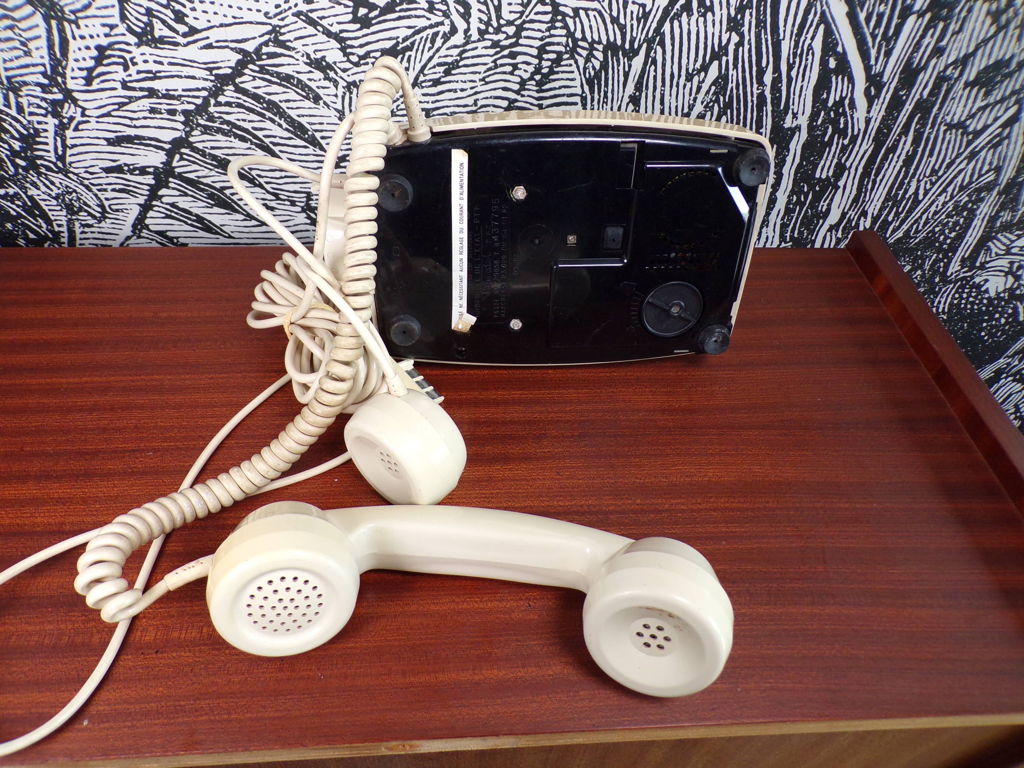 Téléphone Socotel blanc crème à cadran