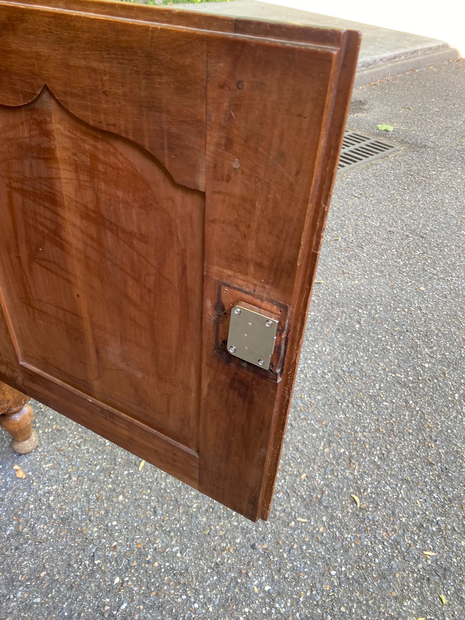 Louis XV buffet in light solid walnut from the 19th century.
