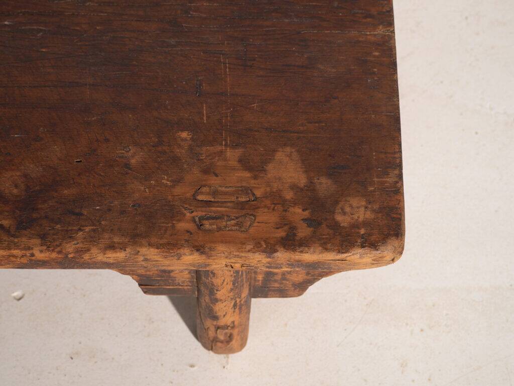 Table basse kang ancienne en bois d’orme – Chine, vers 1900