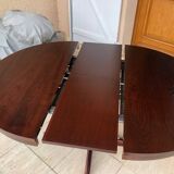 Baumann extendable round table