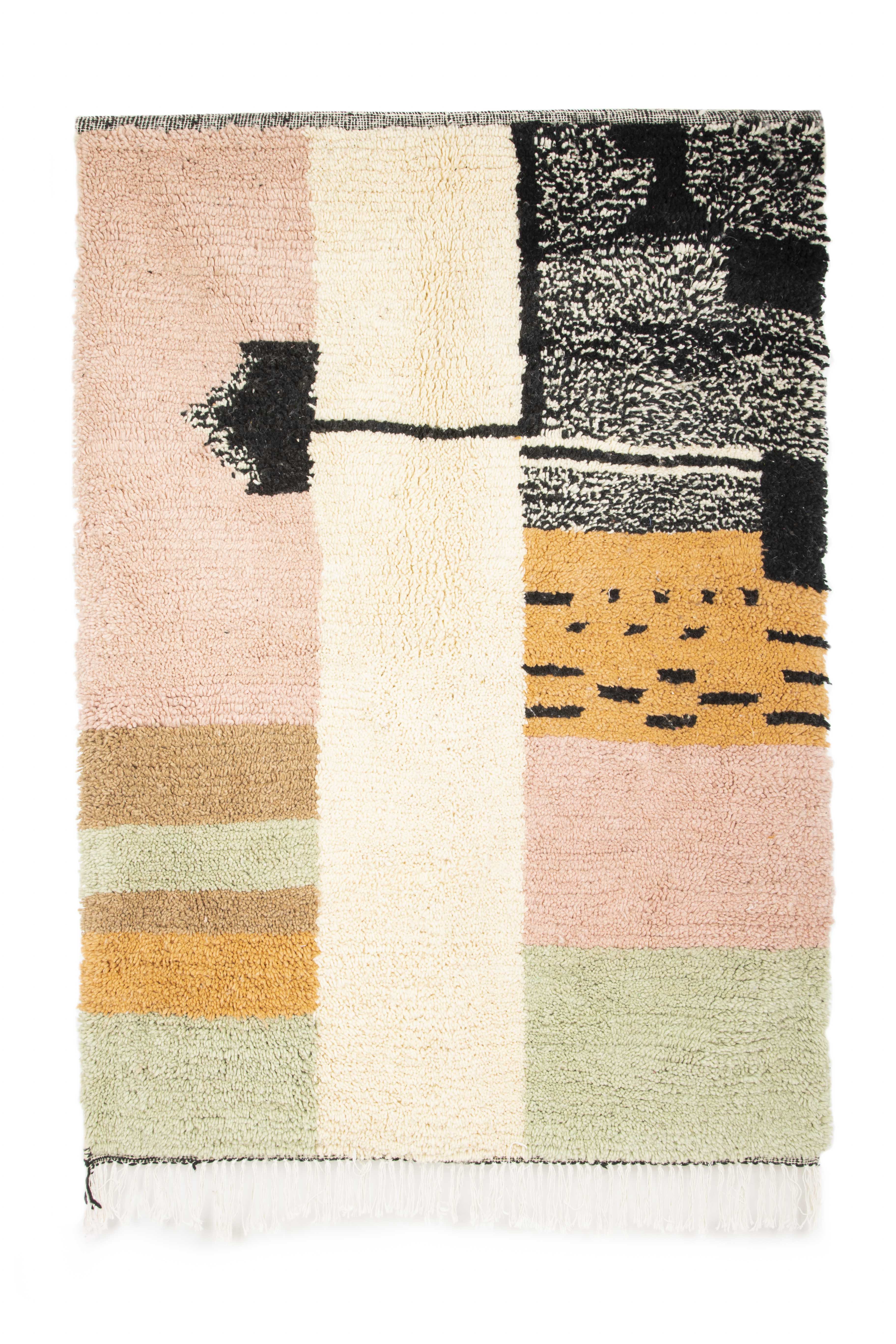 Berbere carpet beni ouarain ecru with colored parts 183 x 134 cm