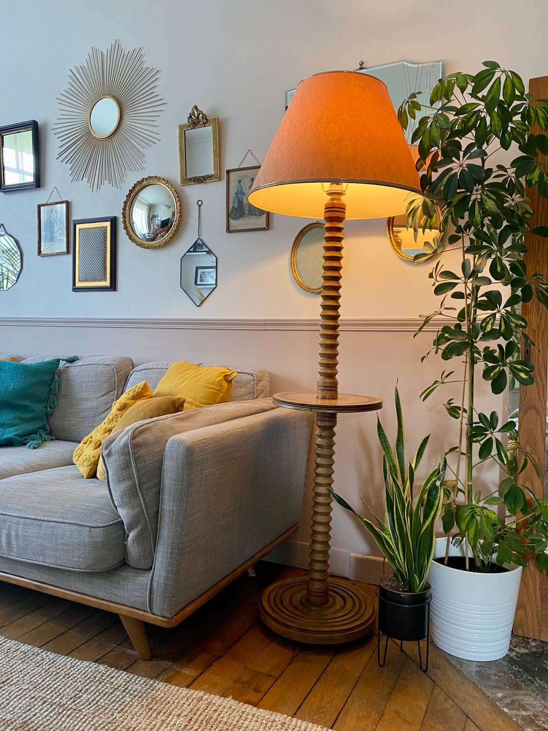 Lampadaire vintage Art déco en bois tourné