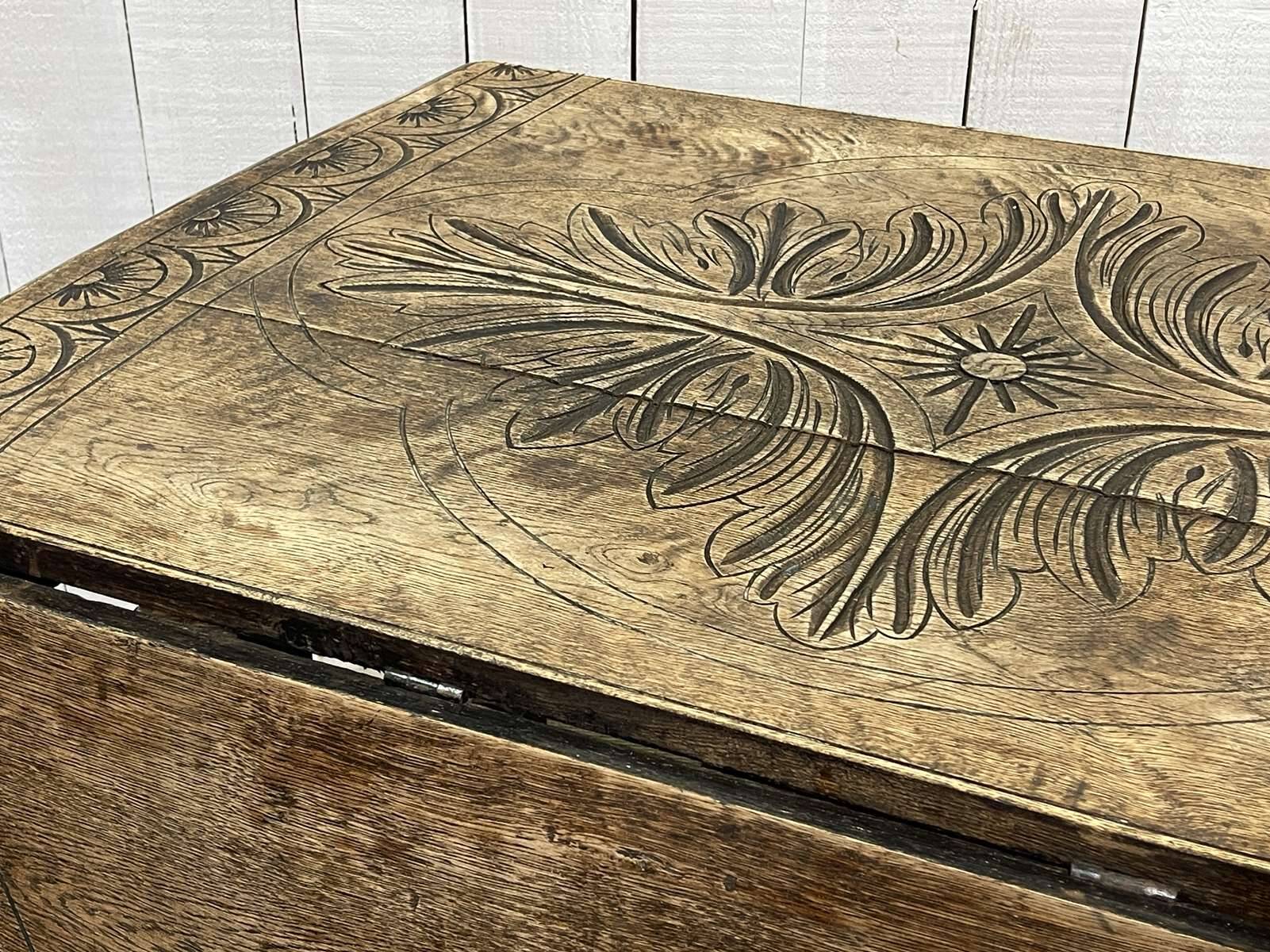 English oak drop-leaf table from the early 20th century