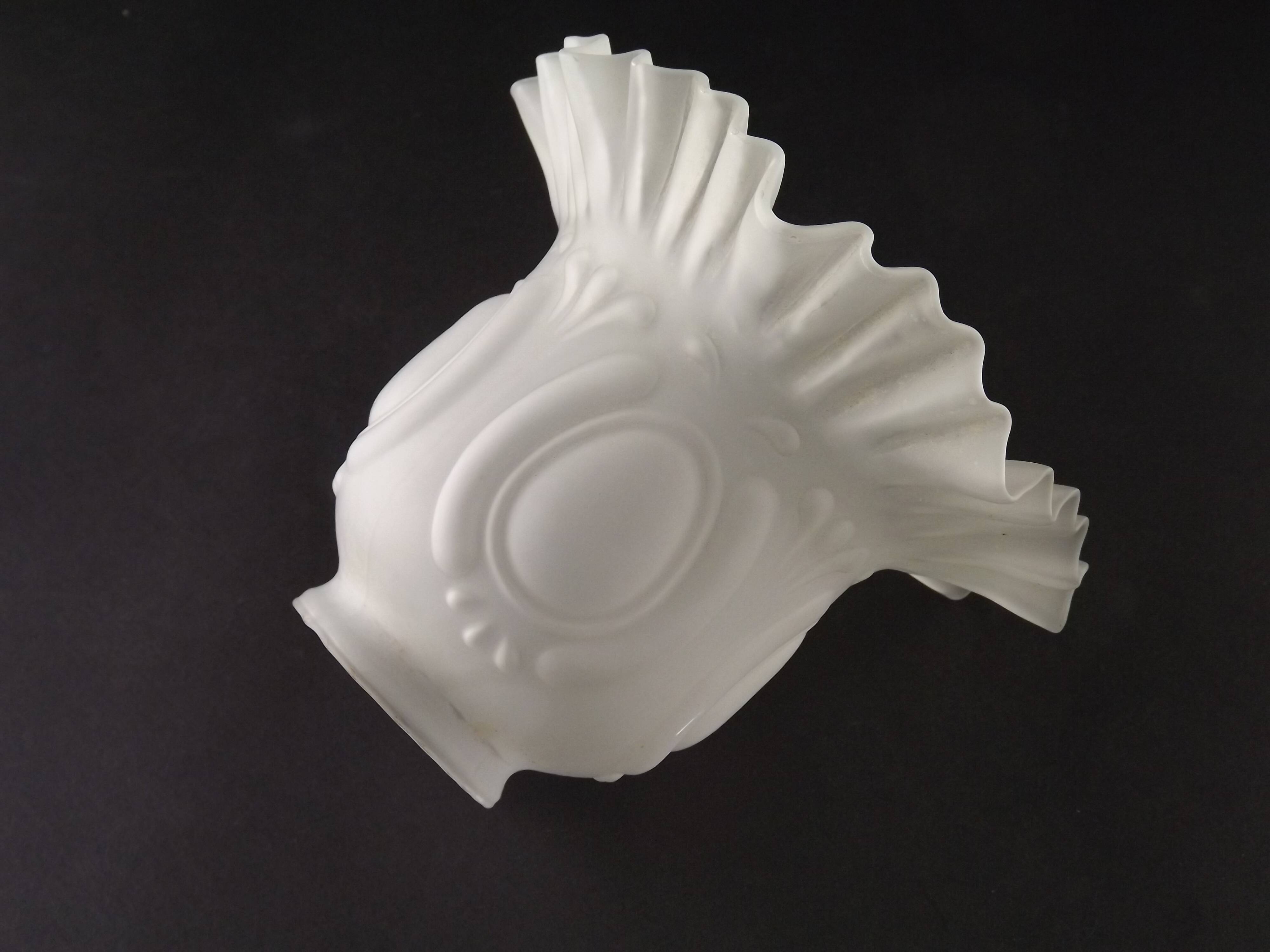 Abat-jour décoratif français vintage blanc opaque avec bordure à volants