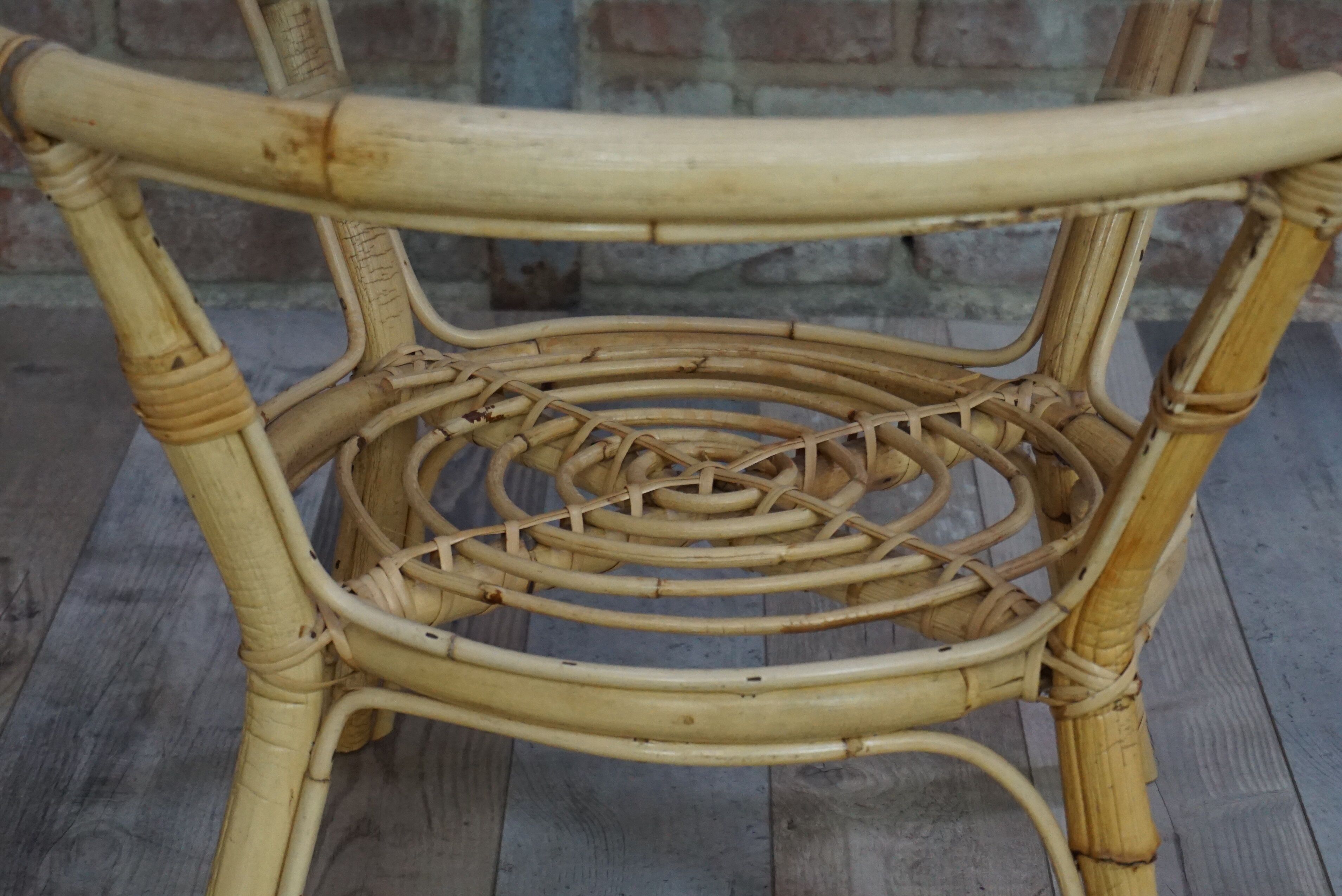 Table basse années 60 en rotin et verre