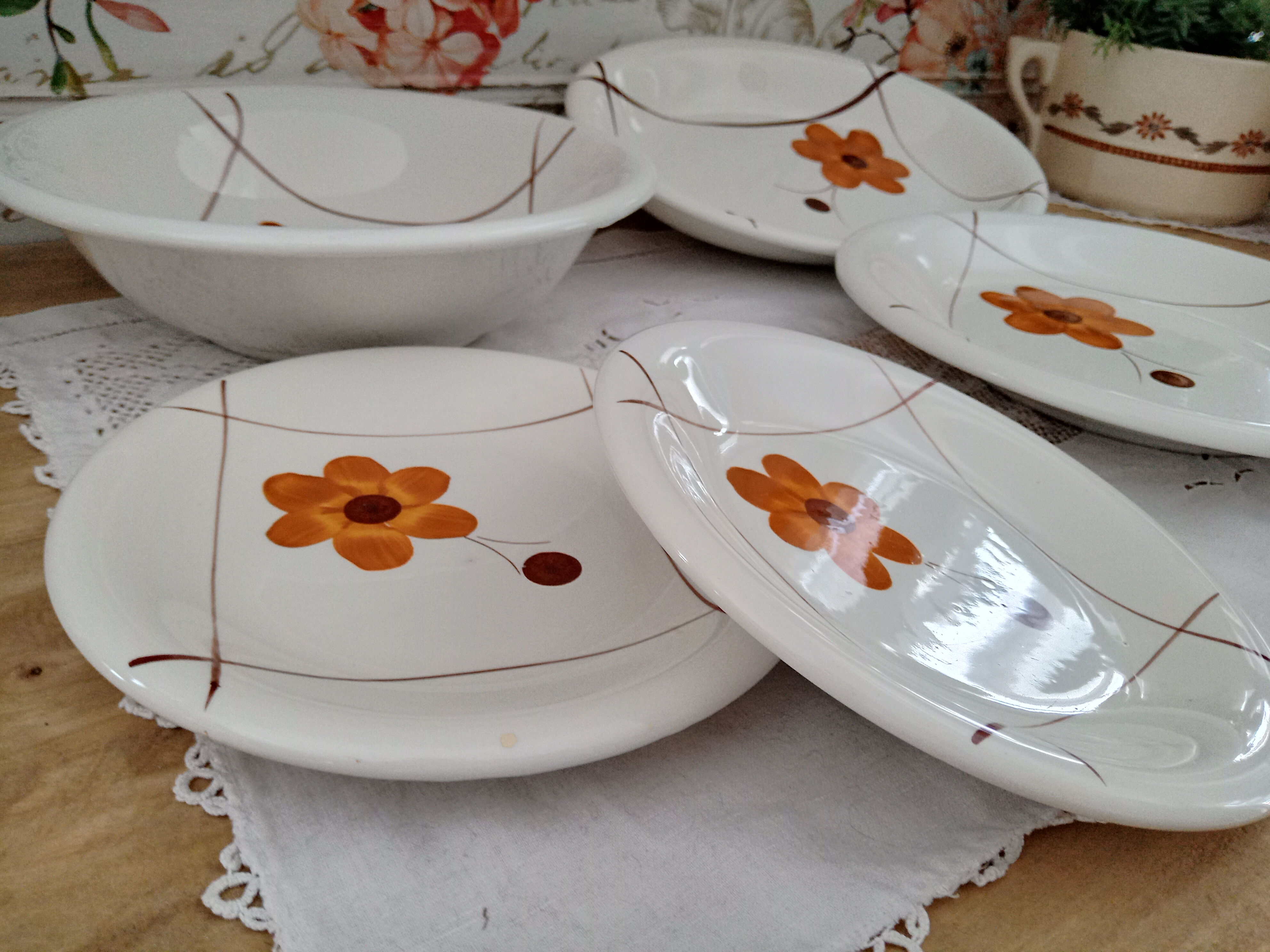Set of vintage Italian dishes in ecru ceramic with daisy decoration "PRIMULA Made in Italy"
