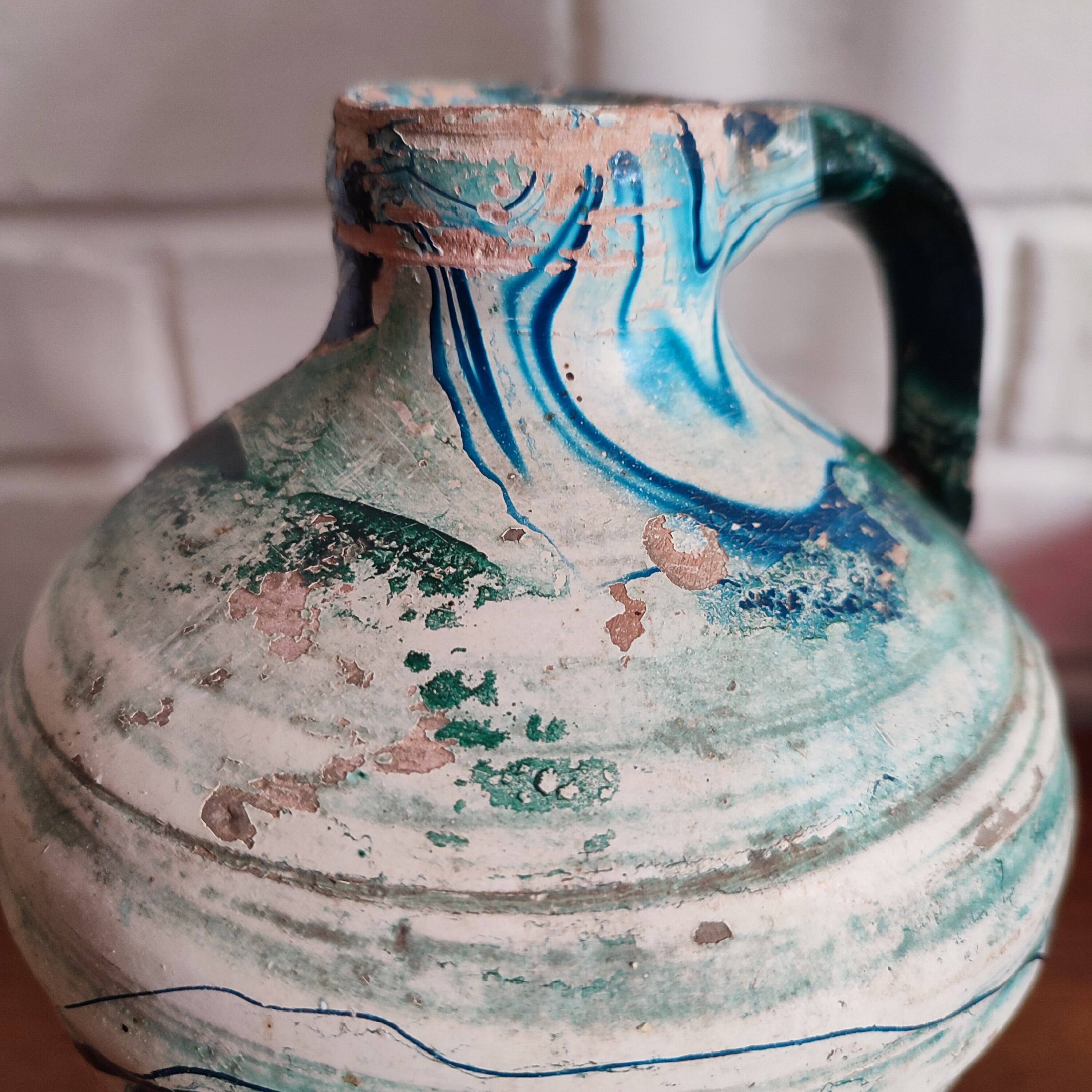 Vase en terre cuite à finition marbrée