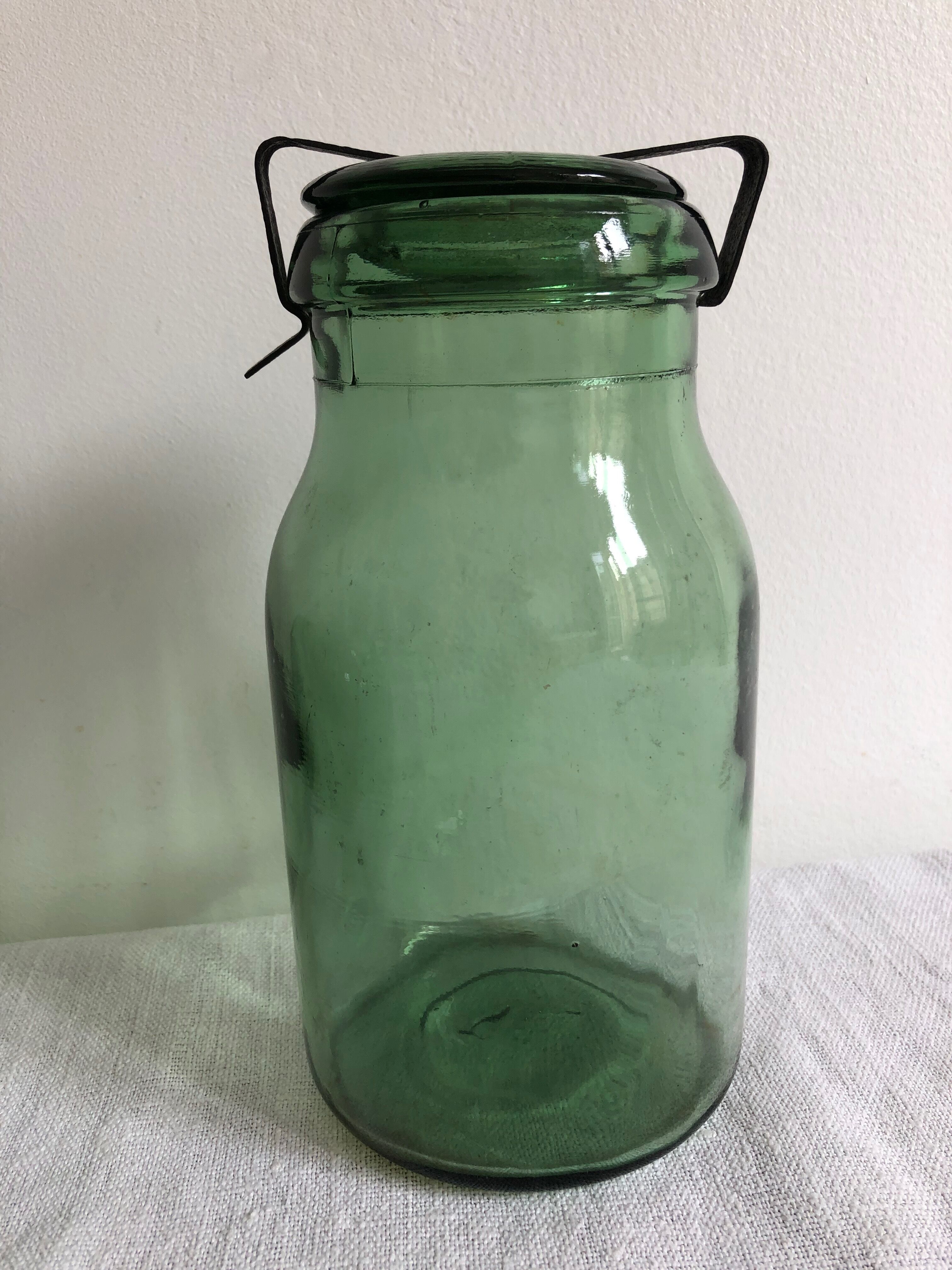 Old jar with stirrups - 3/4 liter