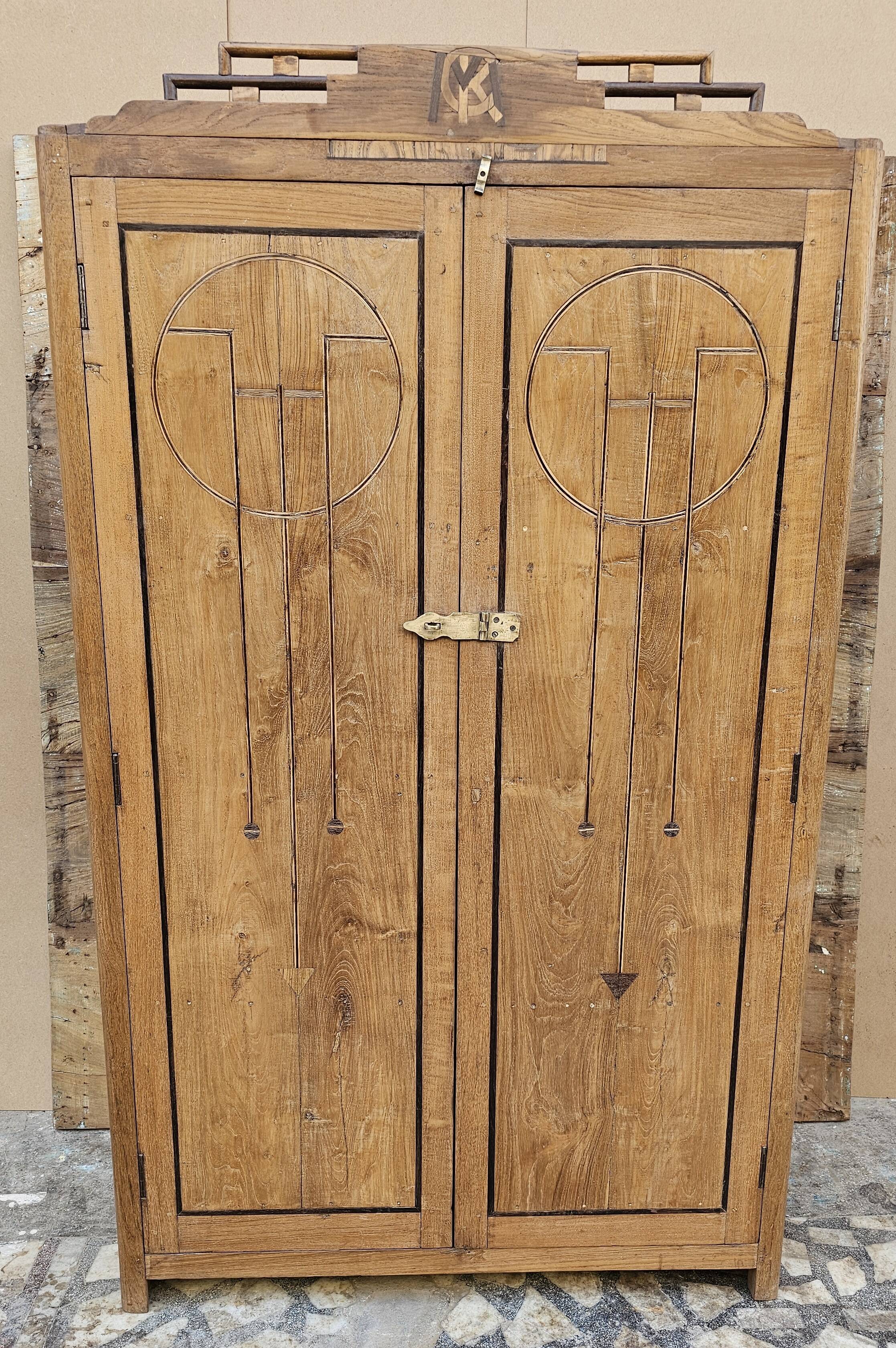 Ancienne armoire Art déco en teck birman
