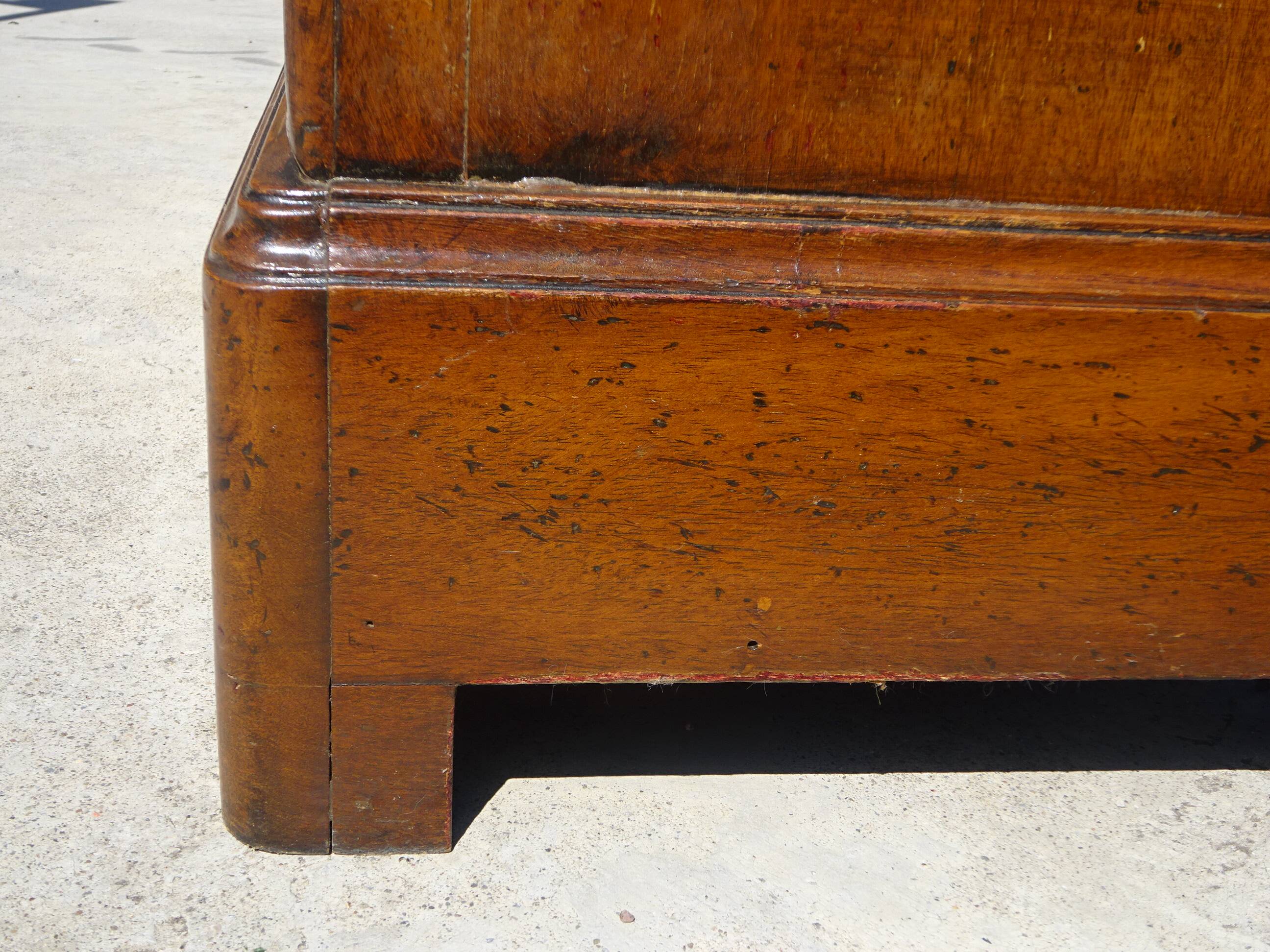 Commode 4 tiroirs, jolies poignées dorées