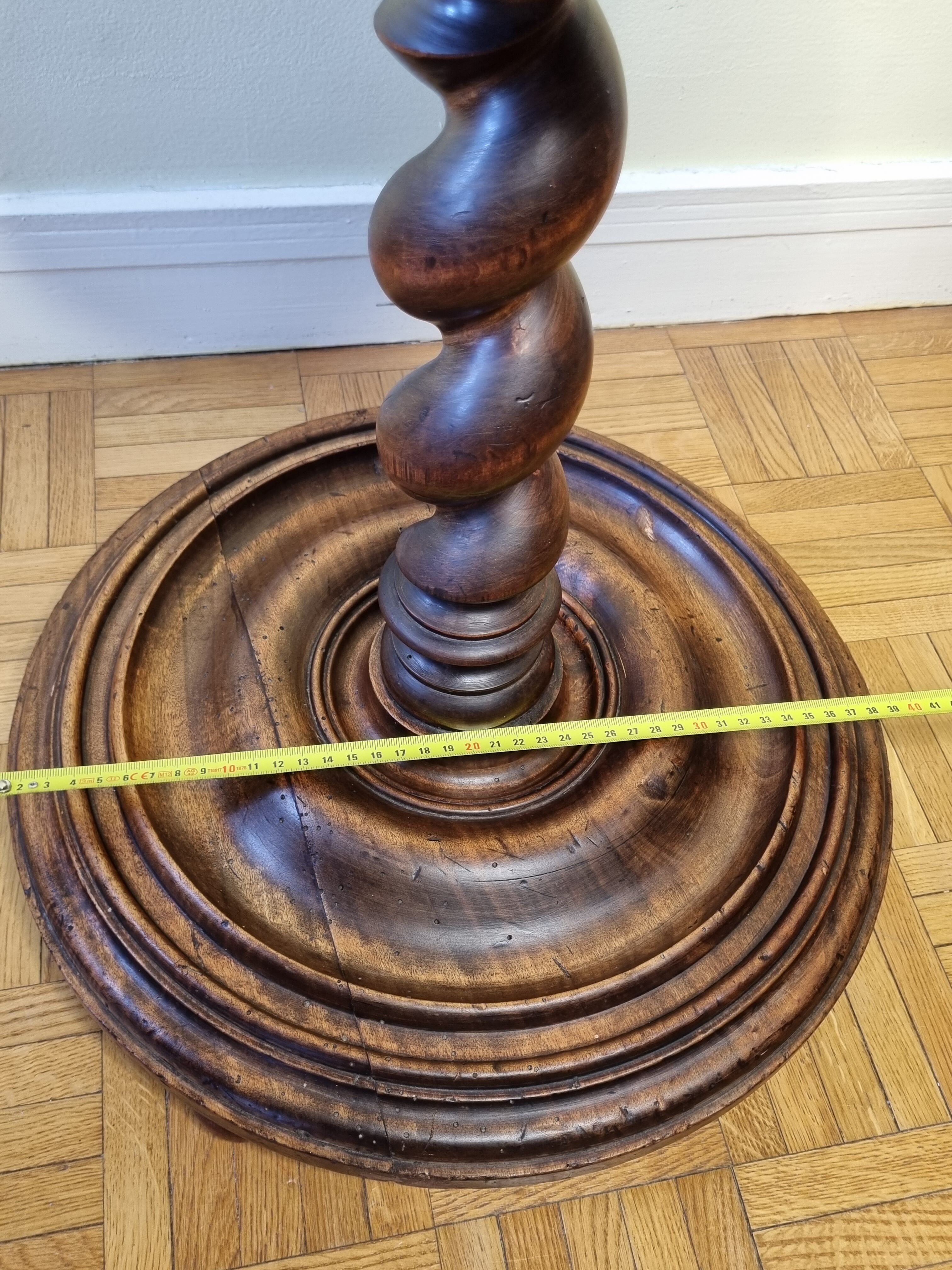 Table d'appoint en bois tourné, 52 cm