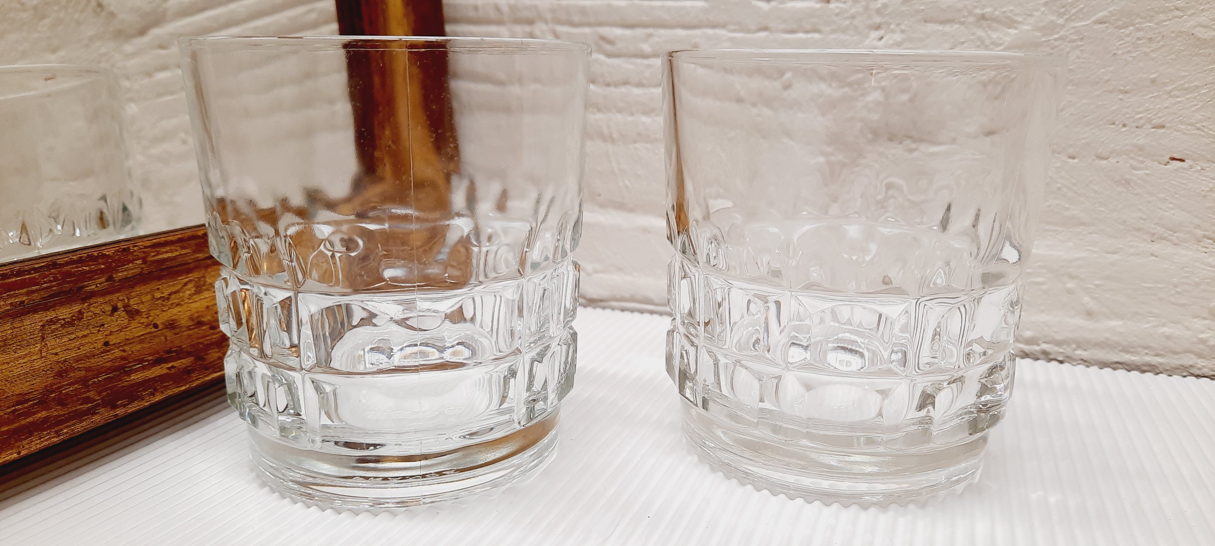 Pair of whisky glasses chiseled glass