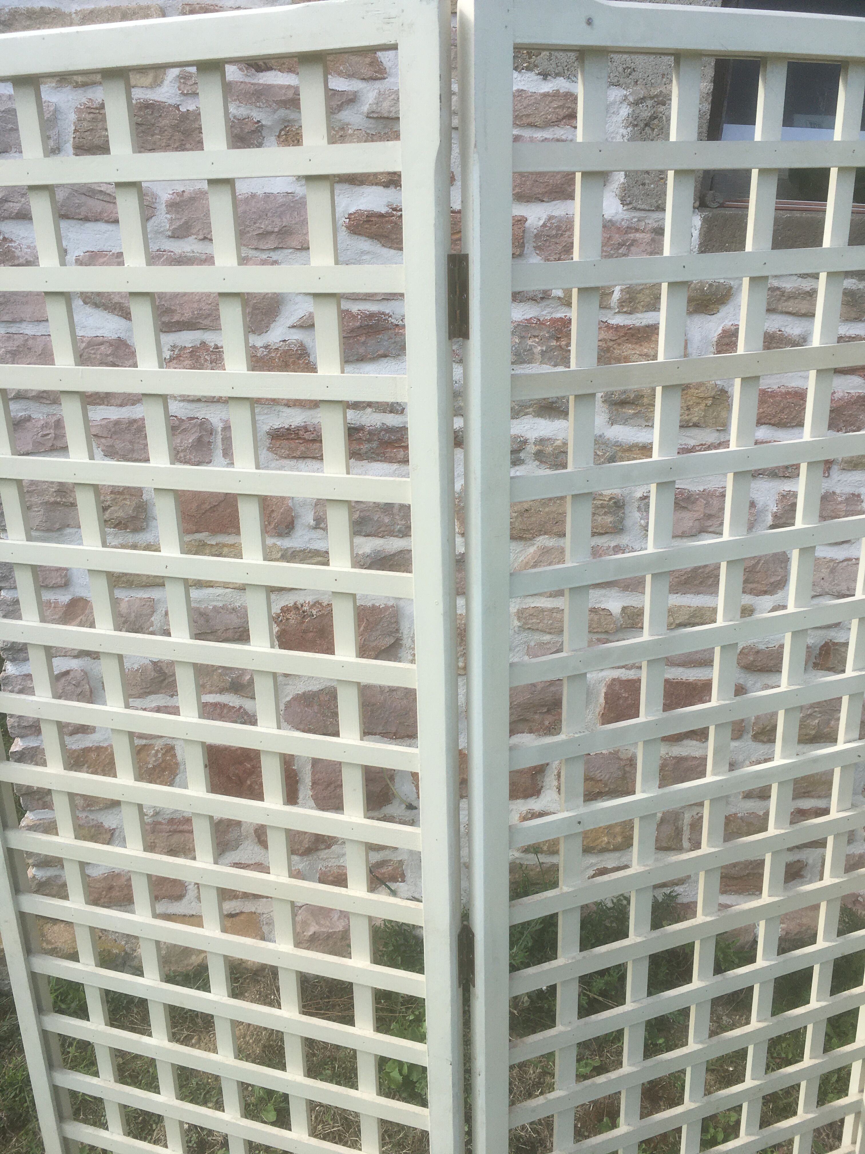 Off-white room divider