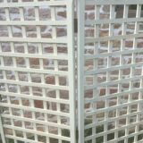 Off-white claustra screen