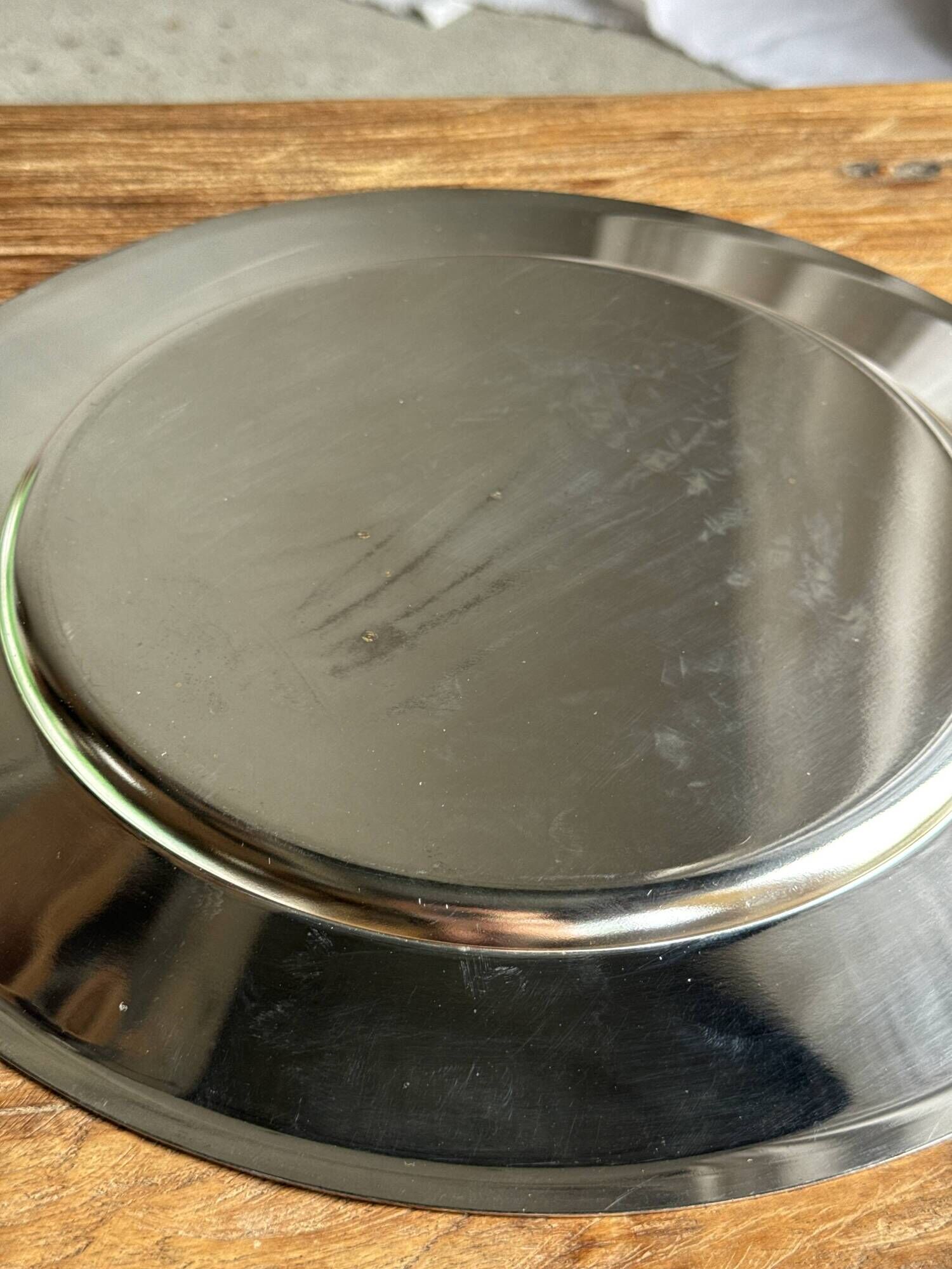 Round silver-plated tray with a wide gold border D30 H2