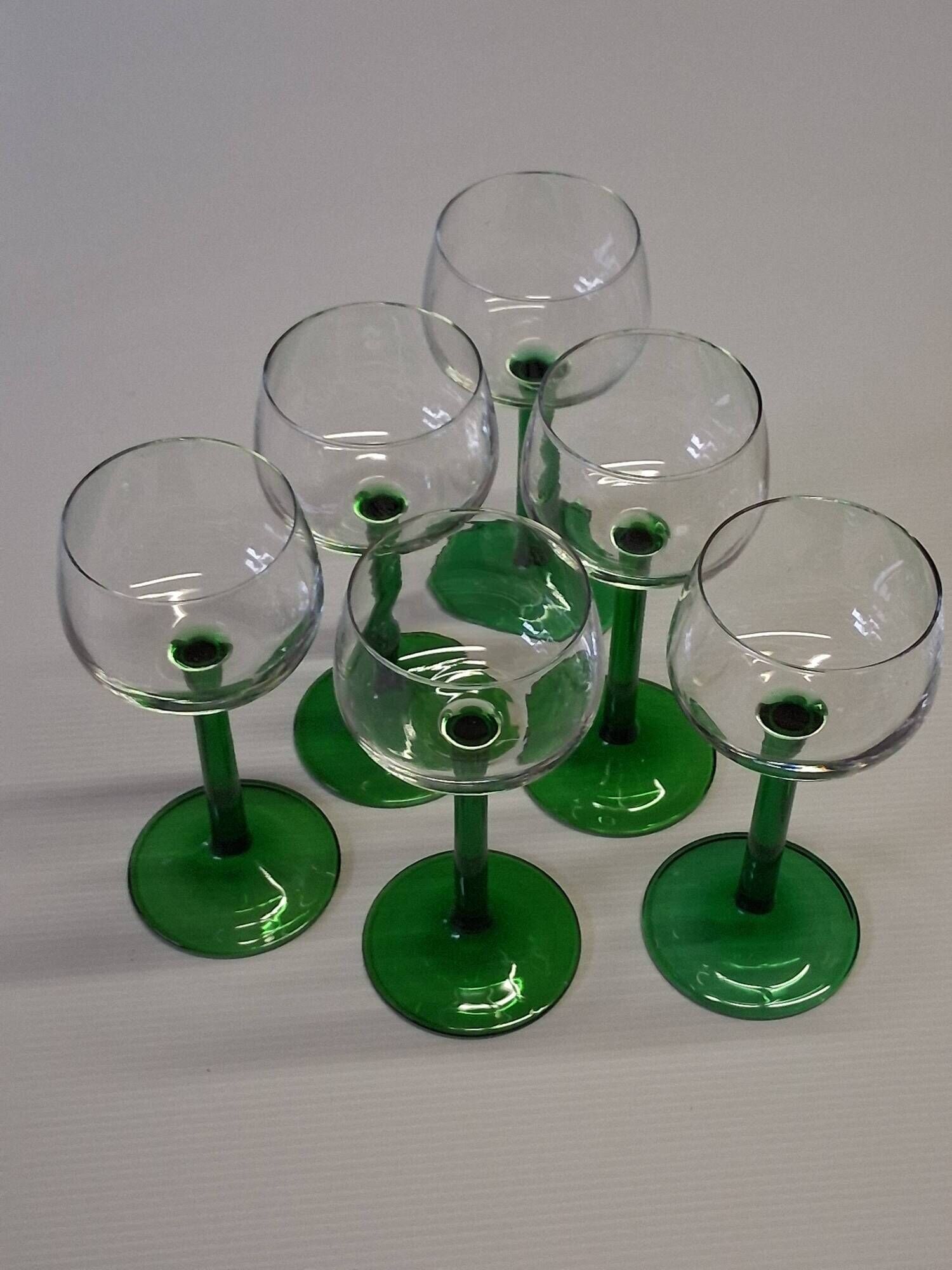 Set of 6 stemmed glasses from Arcoroc in very good condition.