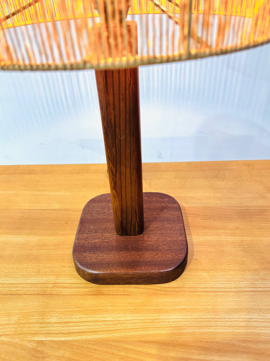 Lampe de table vintage en pin et teck avec nouvel abat-jour, années 70.