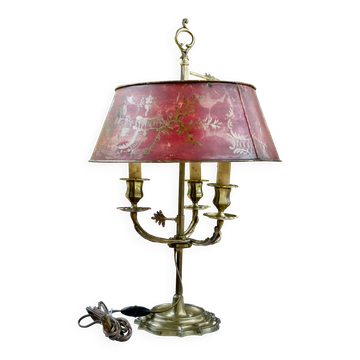 Bronze-gilt bouillotte lamp XIXth century with a tin shade featuring Japonese decoration.