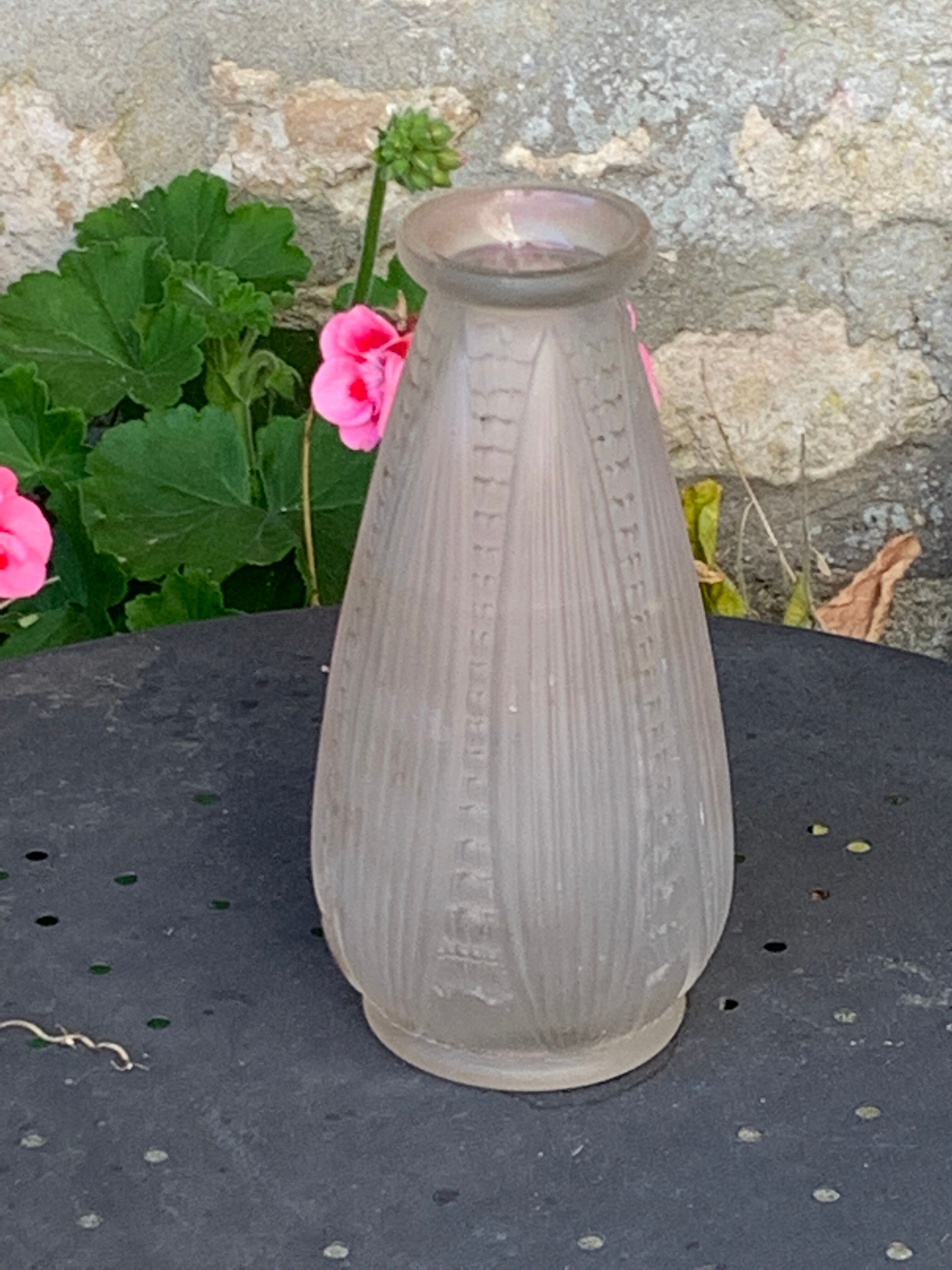 Hyacinth vase in frosted glass art deco foliage pattern
