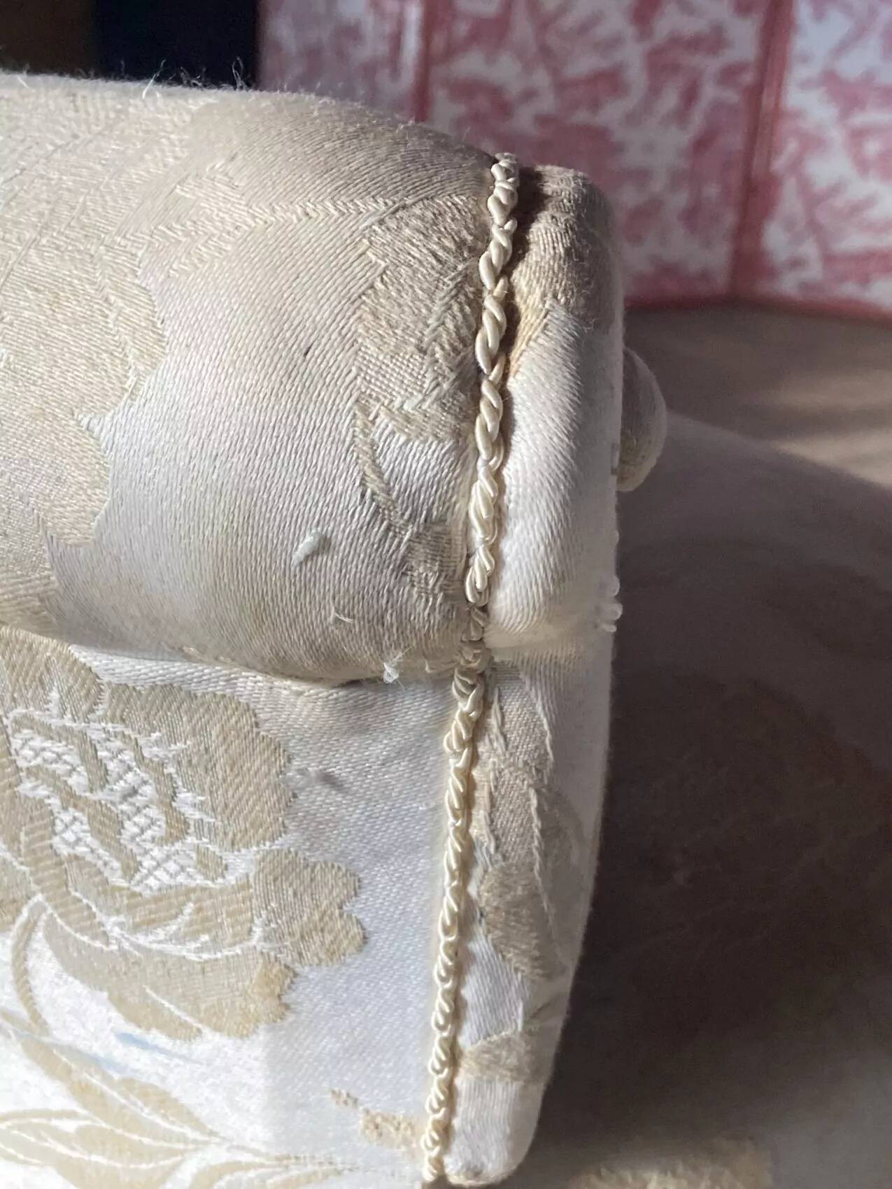 Petit siège de coiffeuse – Fauteuil vintage années 50 Chintz ivoire