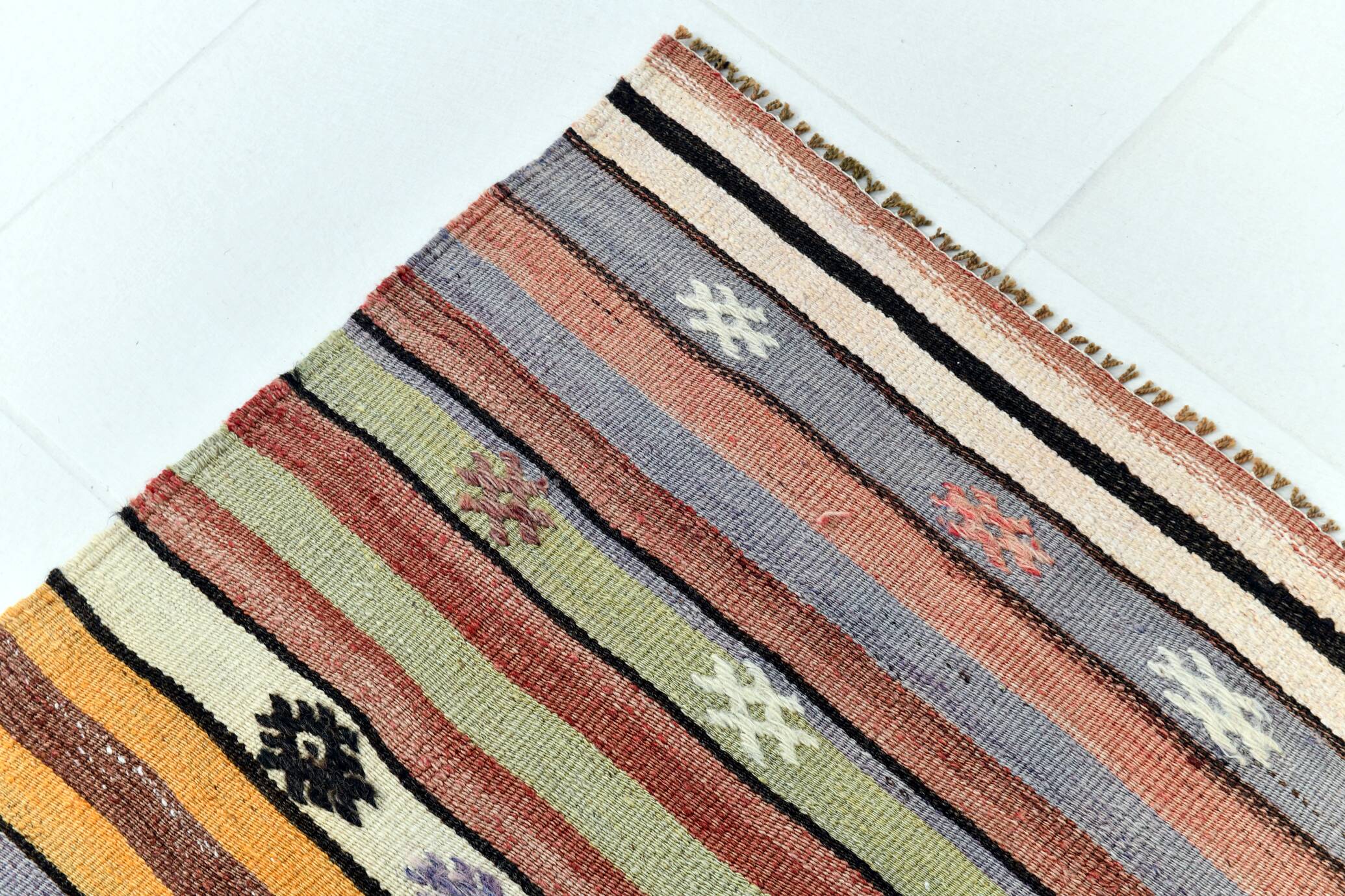 Kilim Vintage Anatolien Rayé – Tons Pastel Multicolores, Style Bohème