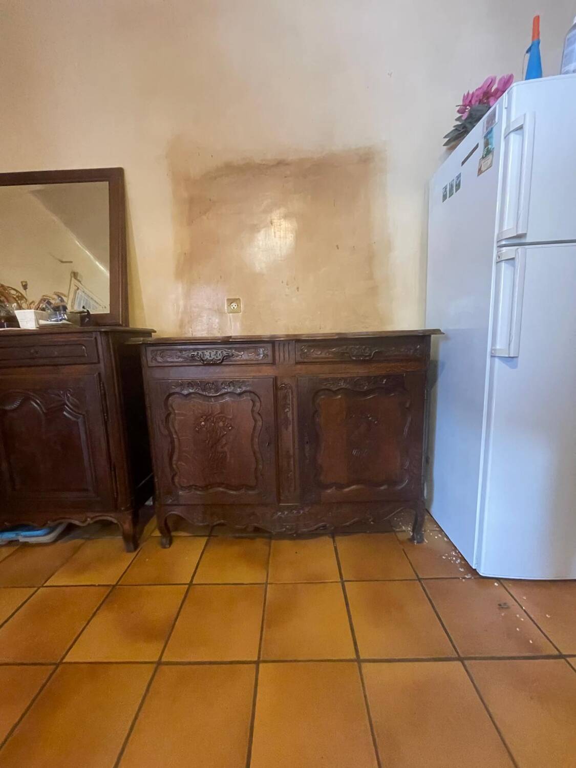 Rare vaisselier Régence ou Provencial chêne massif XVIII ième siècle