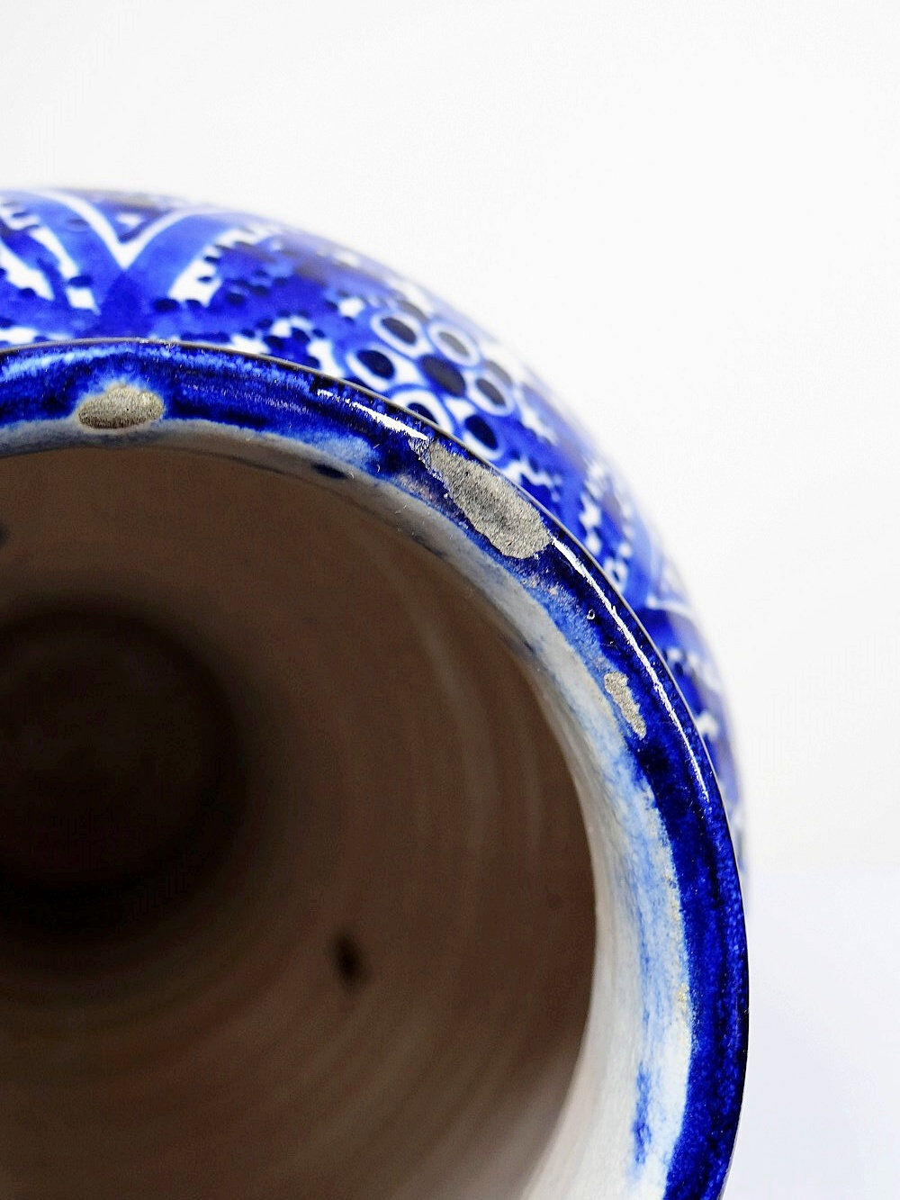 Large Moroccan vase/jar from Fès, handcrafted ceramic Khabia, 19th-20th century, cobalt.