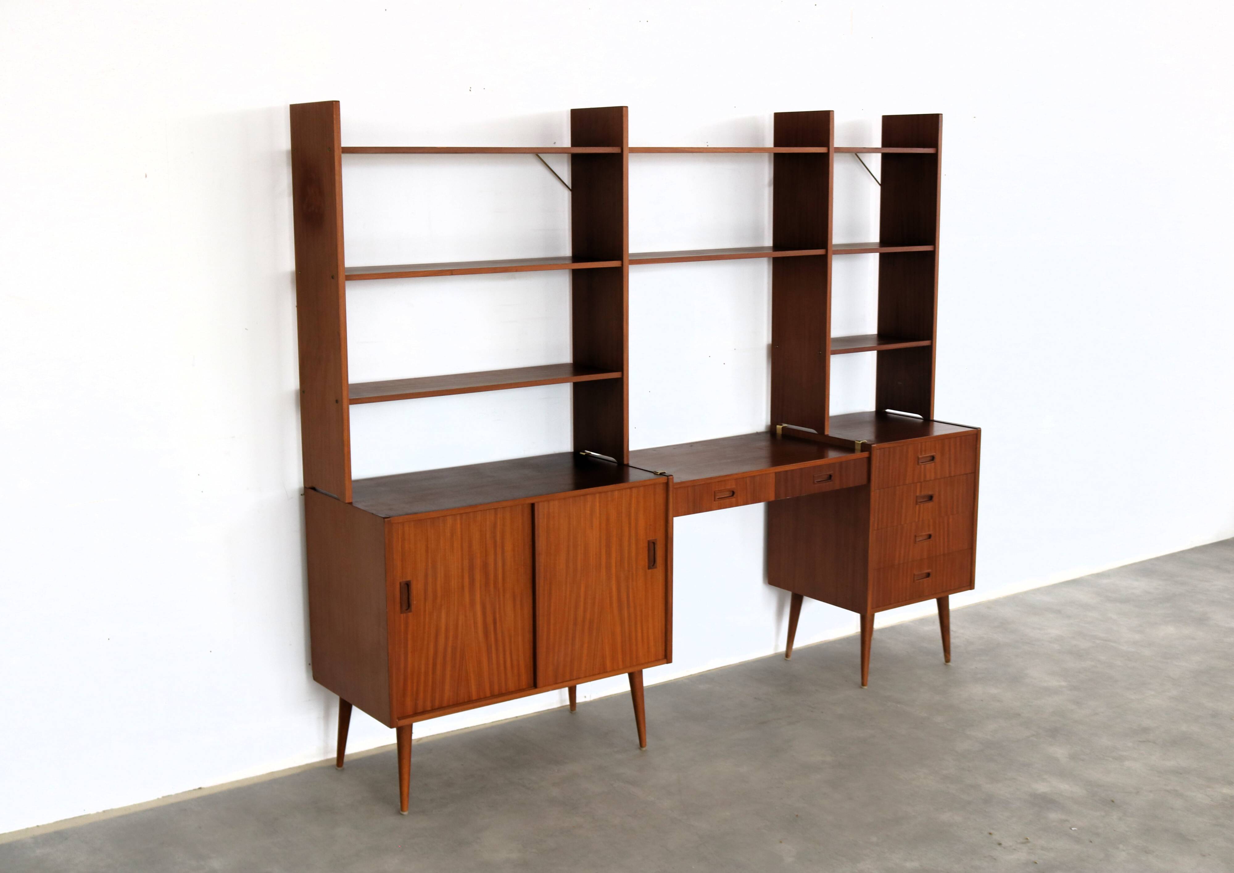 Bibliothèque en teck, Suède années 1960