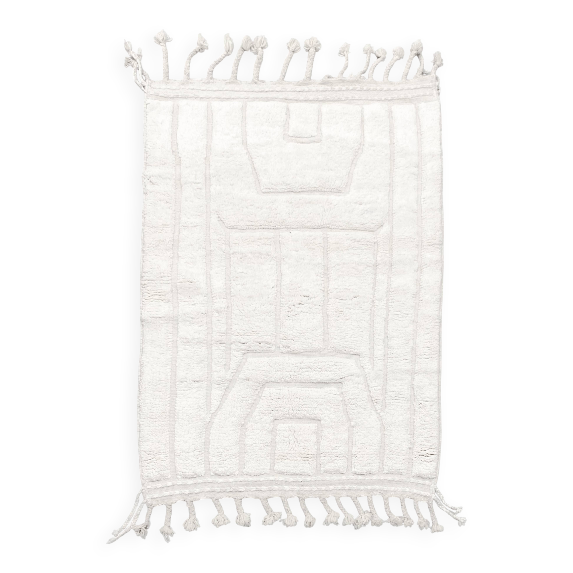 Ecru Beni Ouarain Berber rug with motifs engraved in the weft, 1.53 x 1.07 m