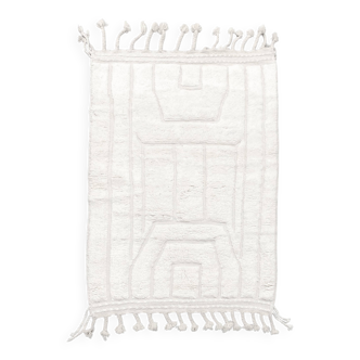 Ecru Beni Ouarain Berber rug with motifs engraved in the weft, 1.53 x 1.07 m