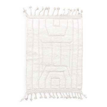 Ecru Beni Ouarain Berber rug with motifs engraved in the weft, 1.53 x 1.07 m