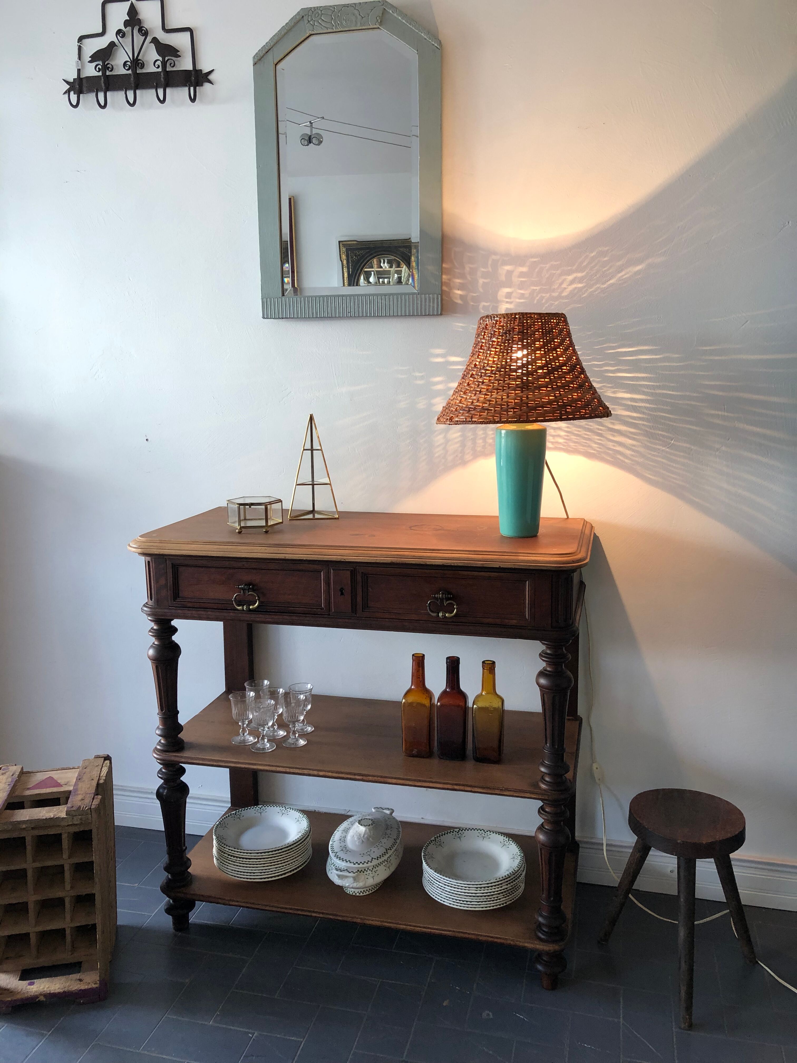 Enamelled ceramic lamp and rattan