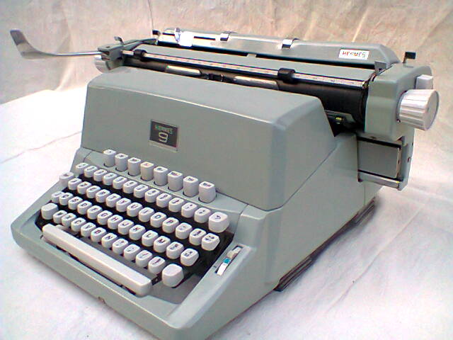 Typewriter hermes 9