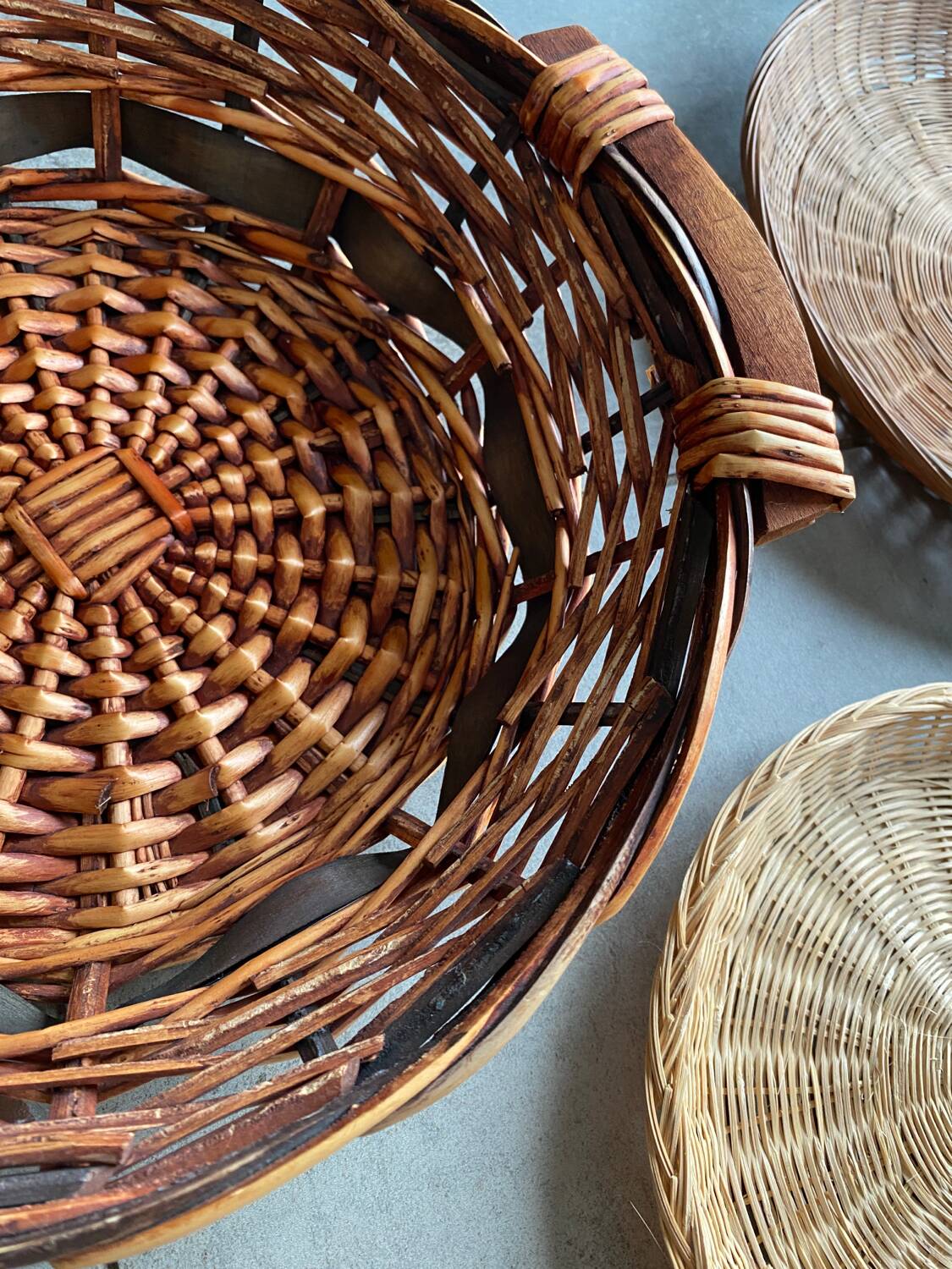 Lot of 5 baskets for wall decoration.