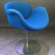 Chaise Little Tulip de Pierre Paulin bleu