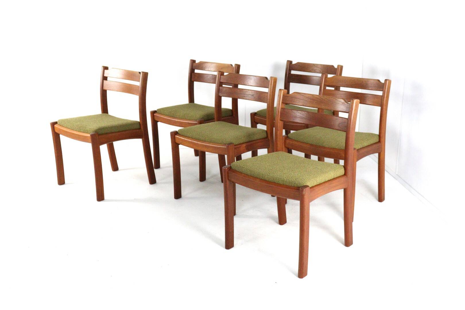 6 chaises dans le goût de Dyrlund 'Sentved'