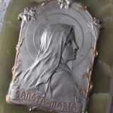 Green onyx wall font