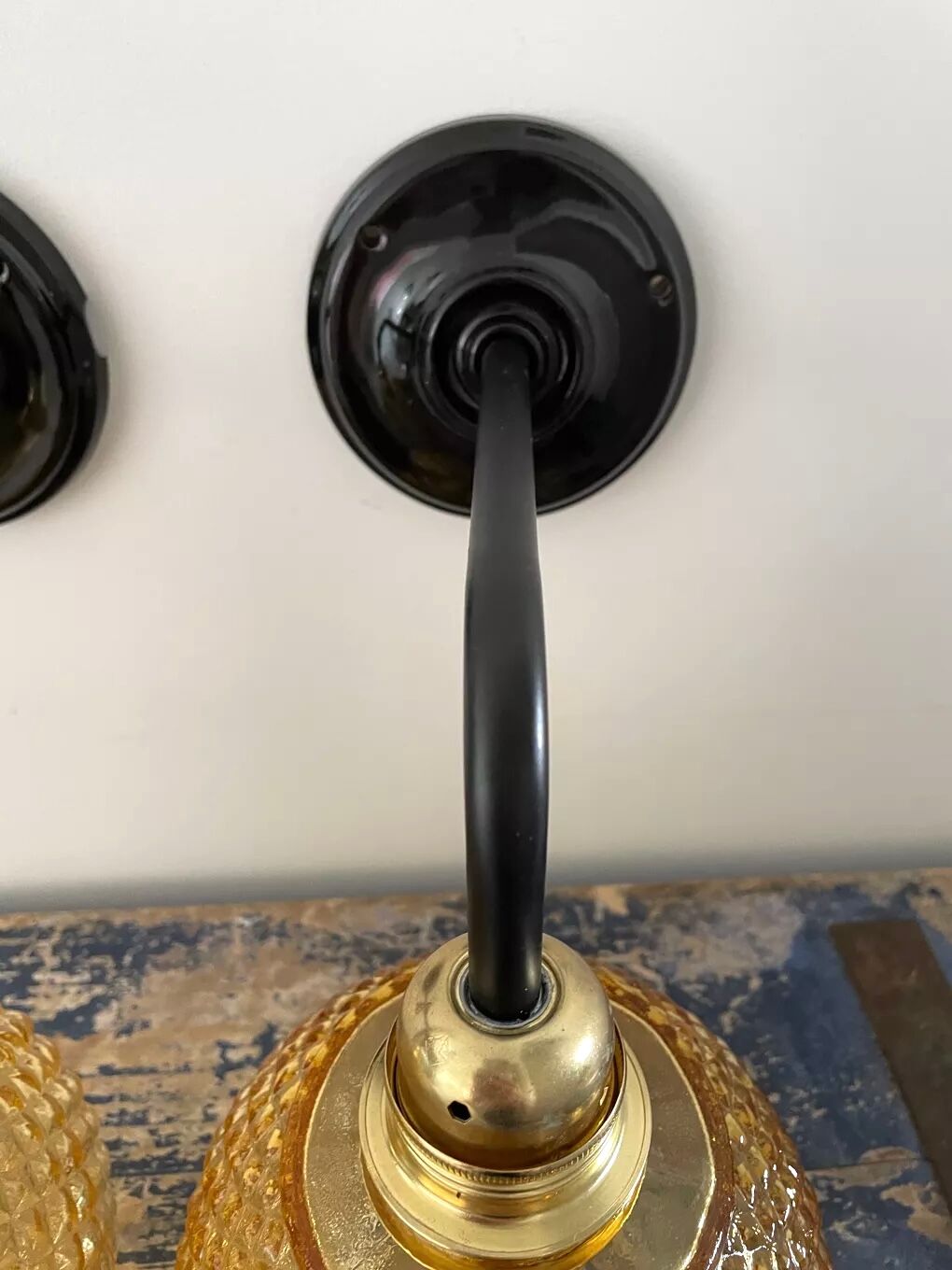 Pair of vintage sconces in electrified golden glass to nine