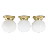 Ensemble de trois plafonniers milieu de siècle en laiton et verre de lait, restaurés