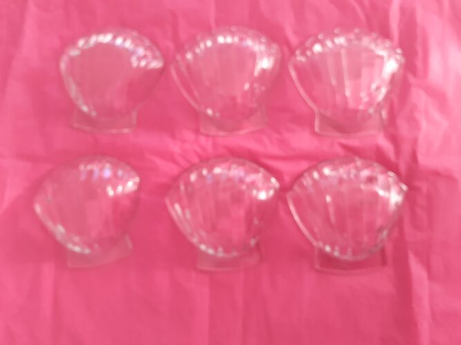 6 cups in the shape of scallop shell pyrex glass