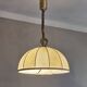 Grand chandelier en cuir, vélin et laiton en forme de cocon, Italie années 1950.